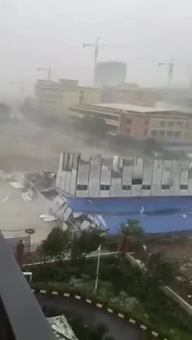 Typhoon in Hong Kong comp. 1 2 3 4 5 6 7 Buildings are moving 8 9 10 11 12 Drift it boi 13 Protection 14 15 16 17 18 Doesn't give a .. Nothing like a nice cool breeze.