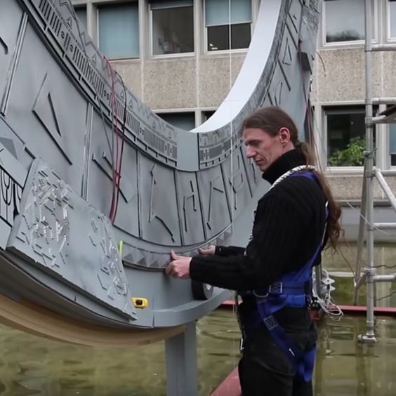 adorable bullied Jay. A life-size, 3D printed Stargate has been built at Belgium’s Musée royal de Mariemont, apparently as part of a larger exhibit called From 