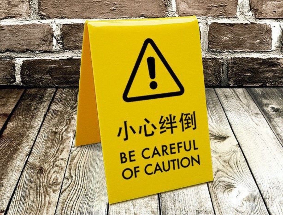 I better be careful. Be careful. Careful с надписью. Careful картинка. Chinglish.