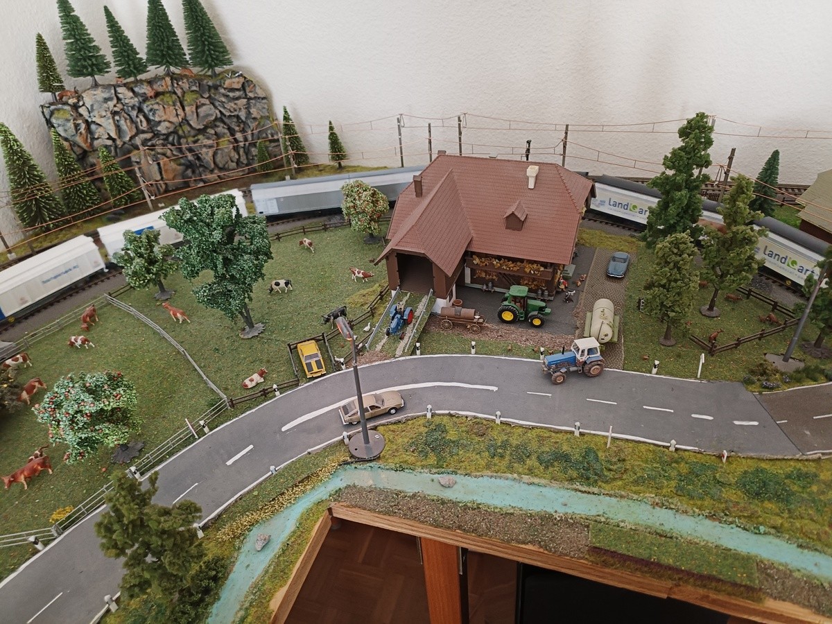 Friend of mine's model railway. Visited a friend yesterday, he showed me the model railway he built in his living room for the past 20 years. Enjoy! It's all an