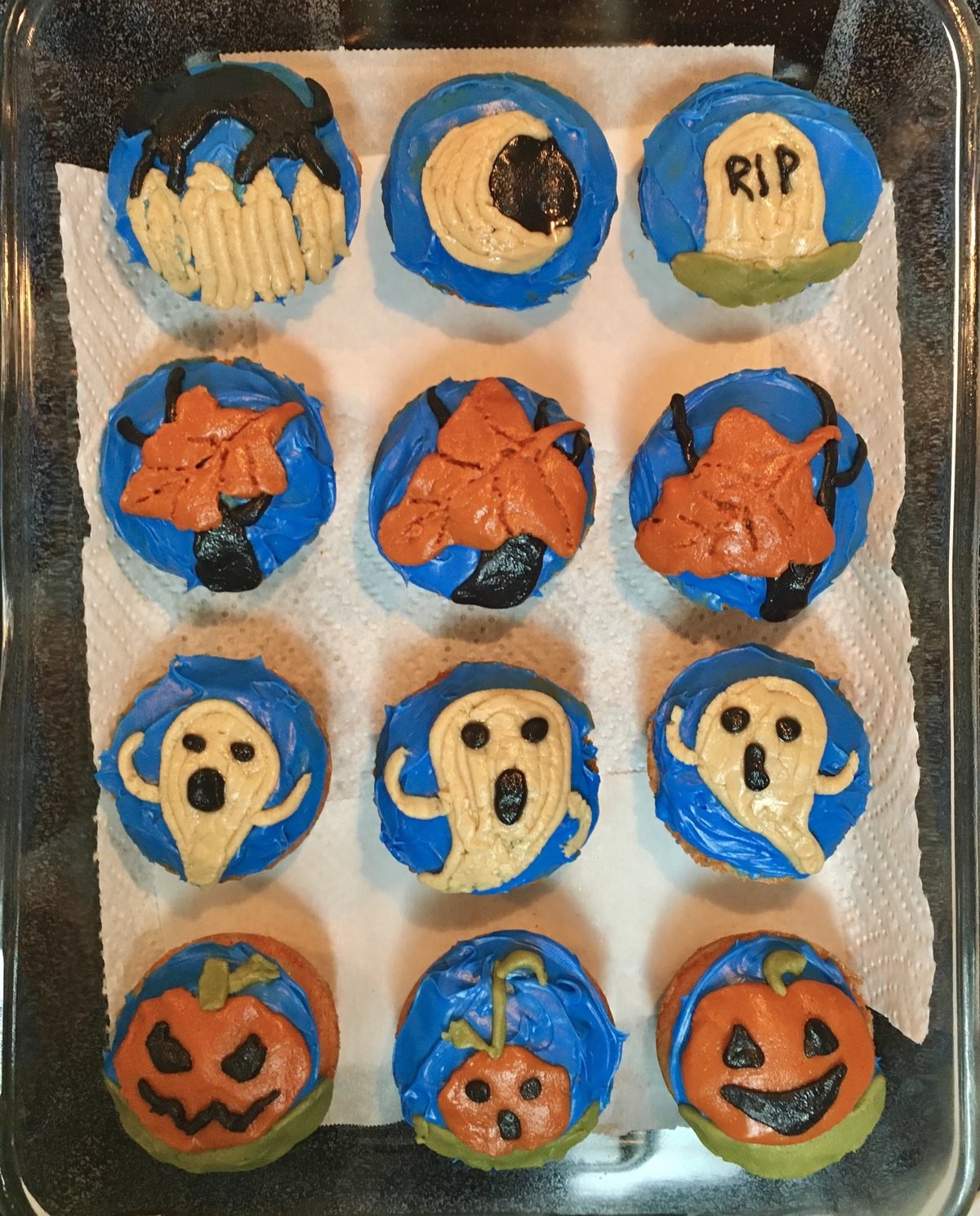 Halloween Cupcakes. I know I never post here anymore Happy Halloween from your favorite mother mole... You killed the little pumpkin