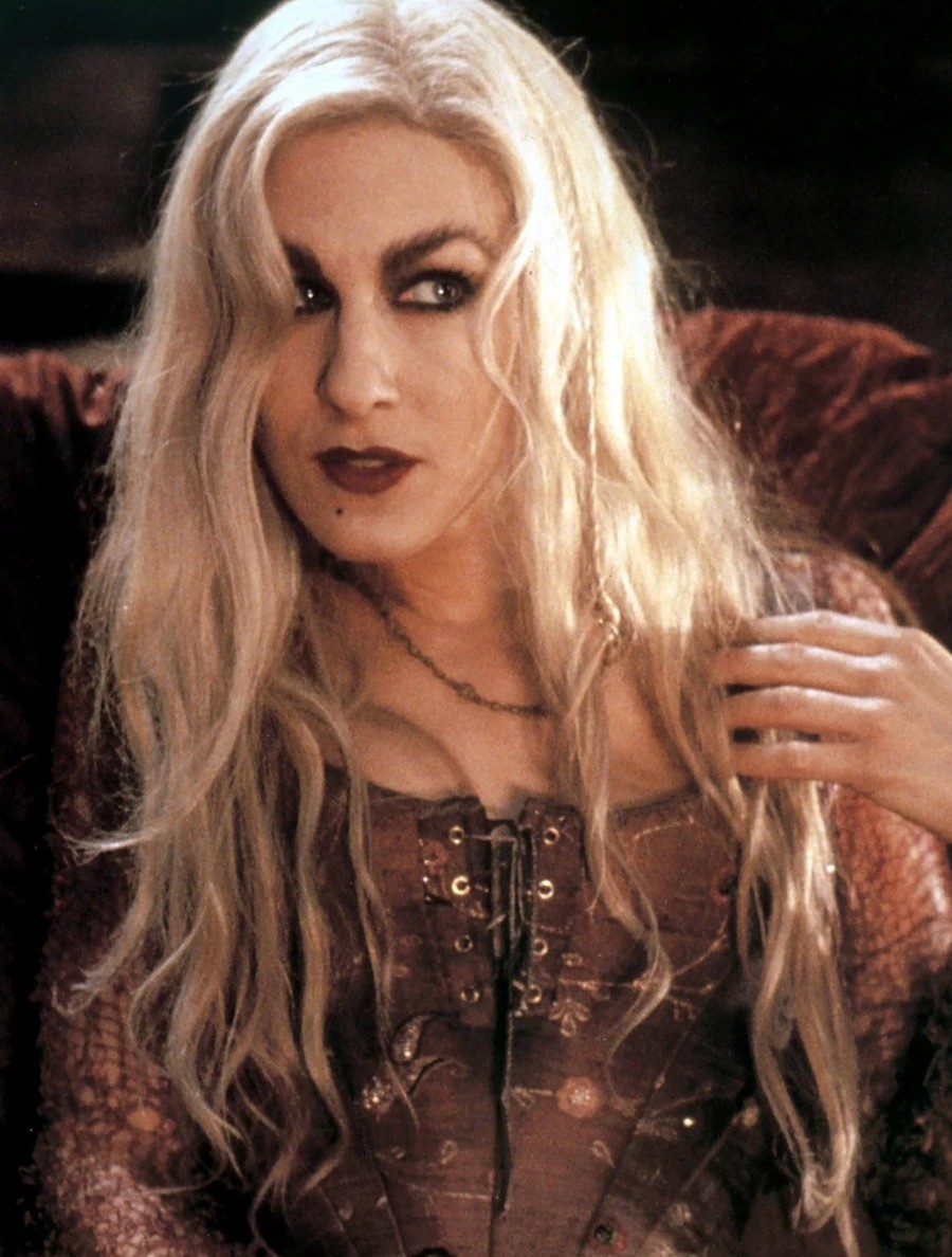 Happy Halloween. Sarah Jessica Parker is hot as hell in Hocus Pocus... 