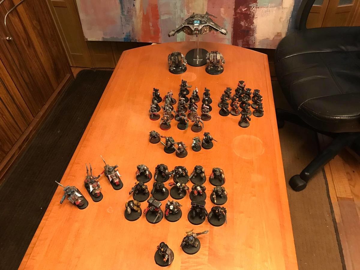 My Deathwatch Army is done!(With some Skitaboi). This took my 4h to paint. This one 3. You have no idea how much i wanted to kill myself after all this. These a