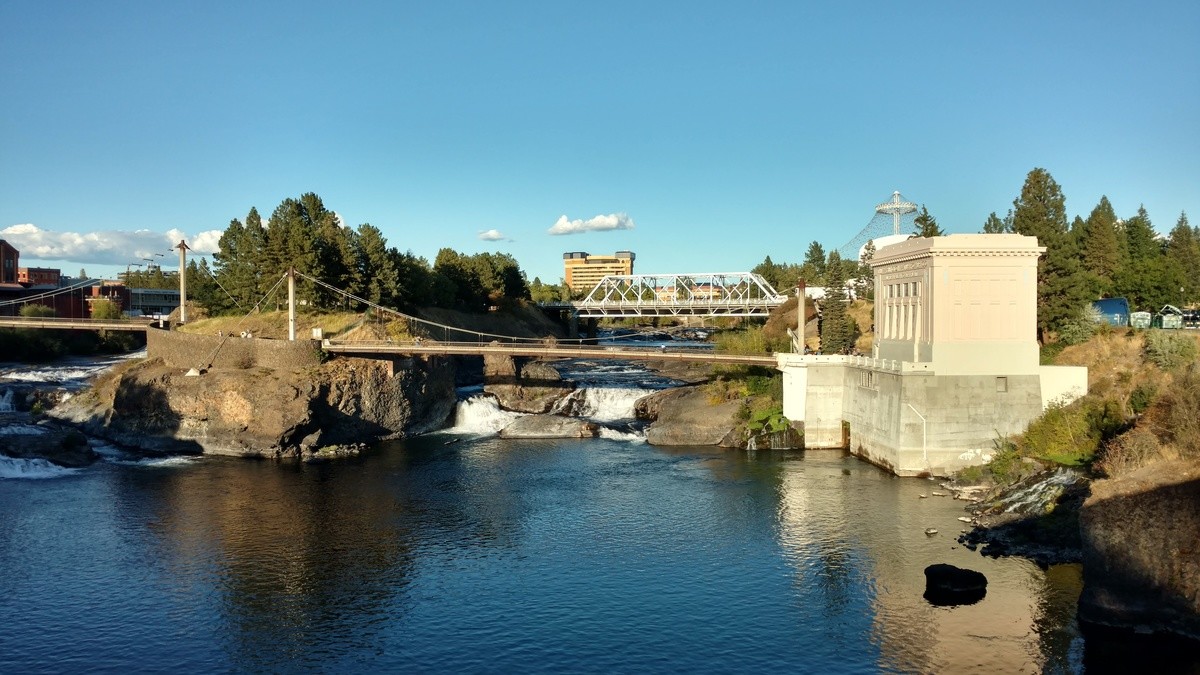 Post the prettiest pics you've taken. join list: Spokane (40 subs)Mention History All of these taken from my home town... On my way to work I always pass over a bridge. Sorry its not in landscape I suck I know.
