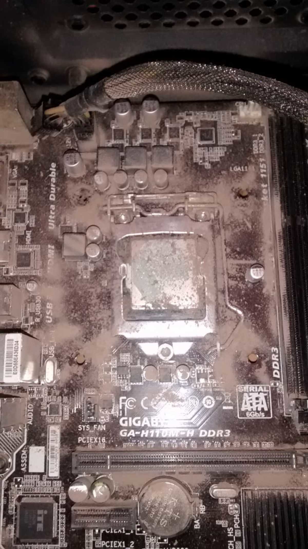 Today at work: Its been 5 months how did it get this dirty again. I cleaned this PC and left it shiny clean back in january (posted it at: the white GPU and int