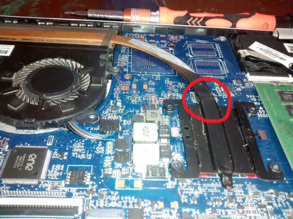 Today at work: Watch out removing heatsinks. Every year/model laptops keep getting and , for example this heatsink heatpipe was destroyed by just removing the h