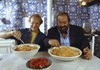 how italians eat their spaghetti